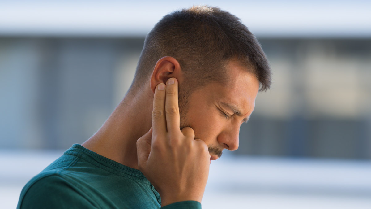 Dor de ouvidos: Principais causas, sintomas e cuidados a ter